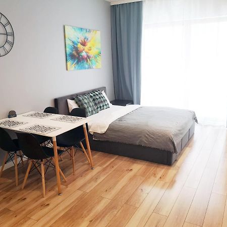Novum Apartment With Parking Красков Екстериор снимка