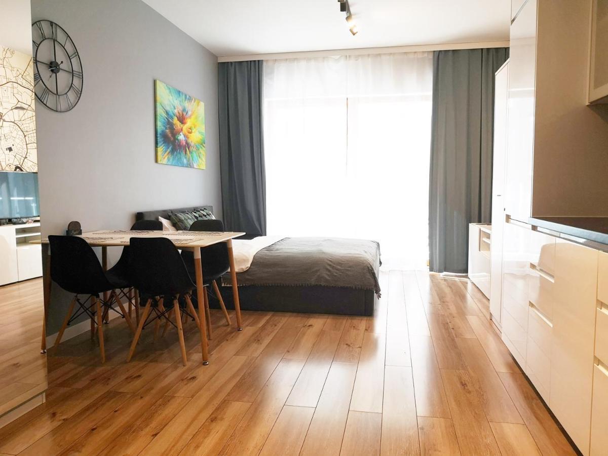 Novum Apartment With Parking Красков Екстериор снимка